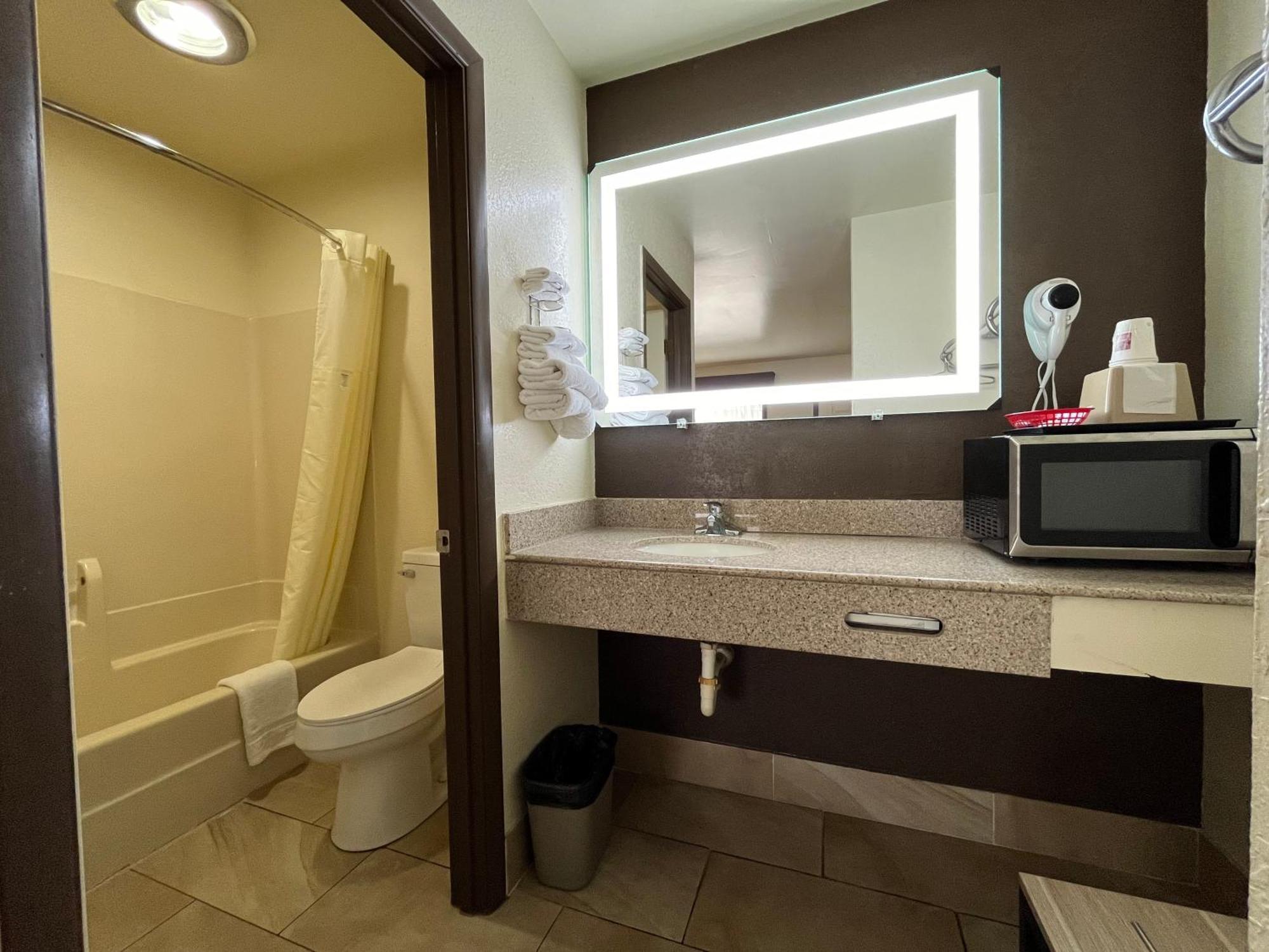 Budget Inn By Oyo Nassawadox Hwy 13 ภายนอก รูปภาพ